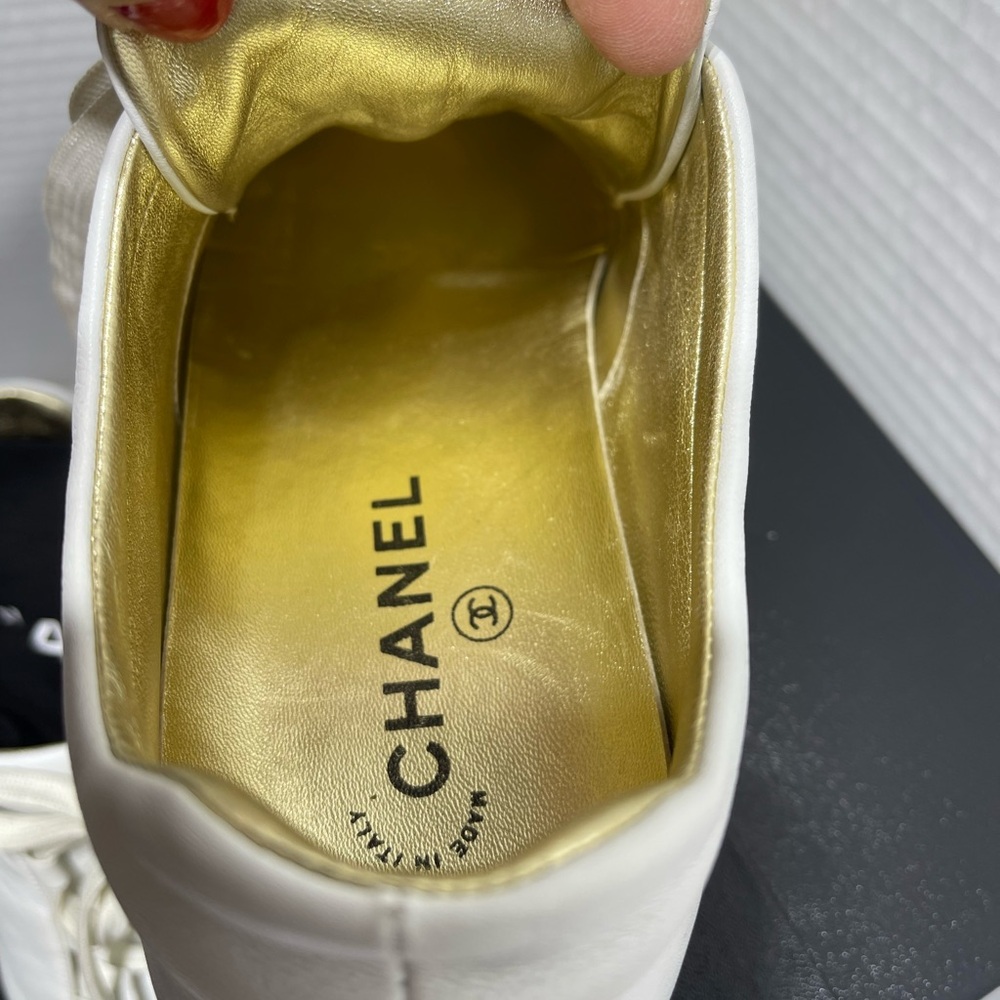 Chanel White Shoes size 8 comes with box and dust bags. - Picture 11 of 12